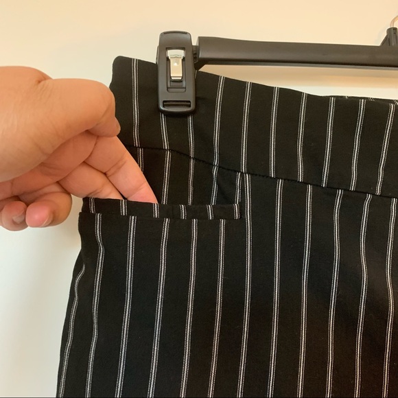 Womens Plus Size 89th + Madison Black & White Stripe Capris Pants 16w - Picture 2 of 11